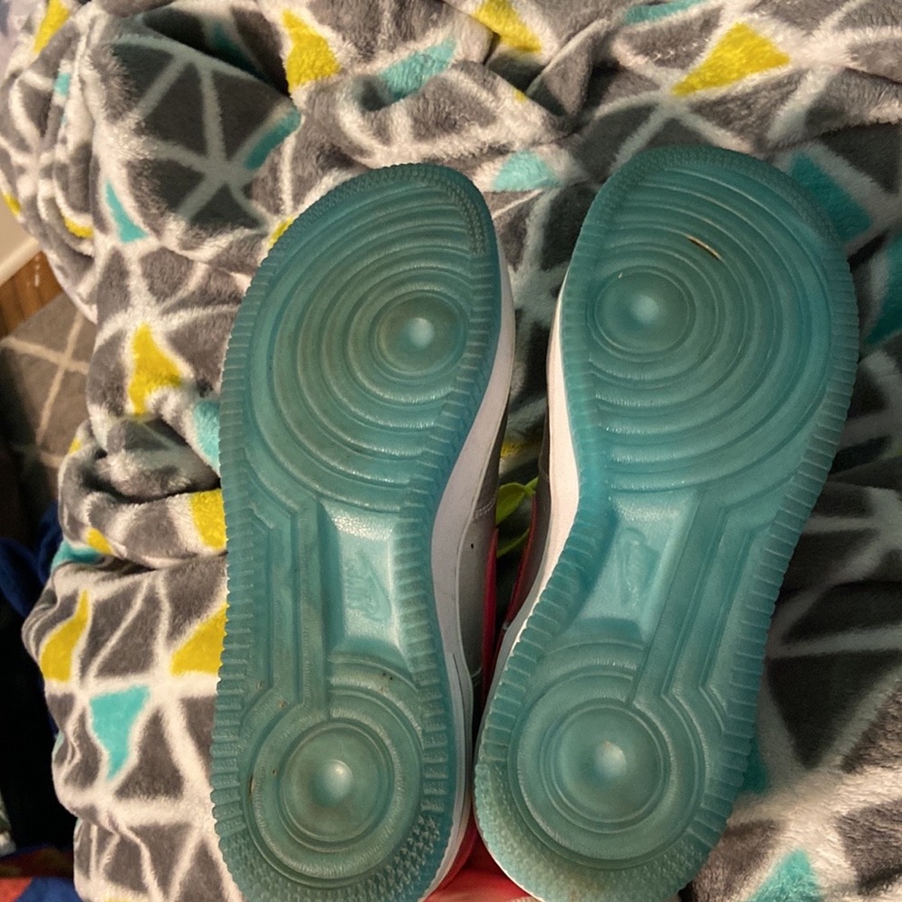 Nike shoes - Picture 2 of 4